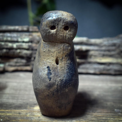 Eye Idol Göttinnenrassel – Archaisches Klanginstrument aus traditionell gebranntem Ton - SRA075