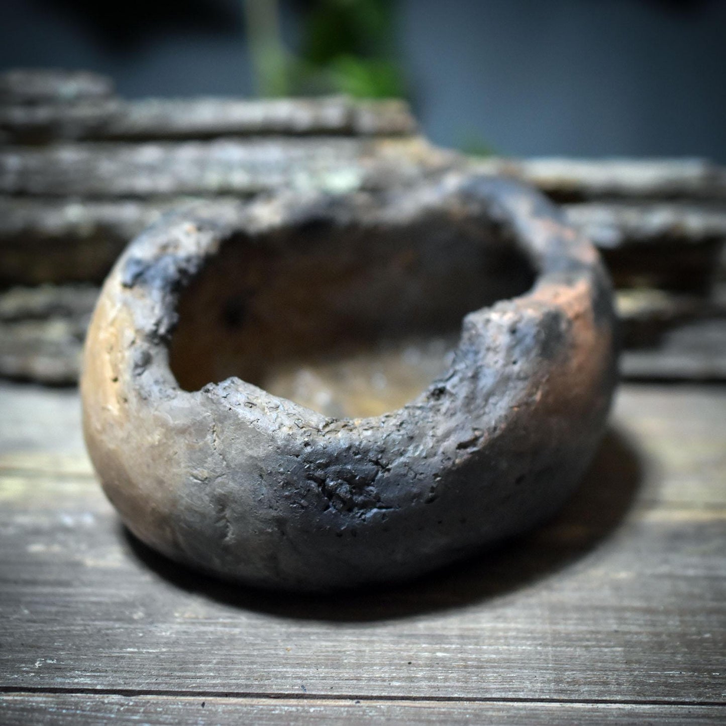 Ostara Schale – Archaisches Pflanzgefäß in Eiform aus traditionell gebranntem Ton - FRO042