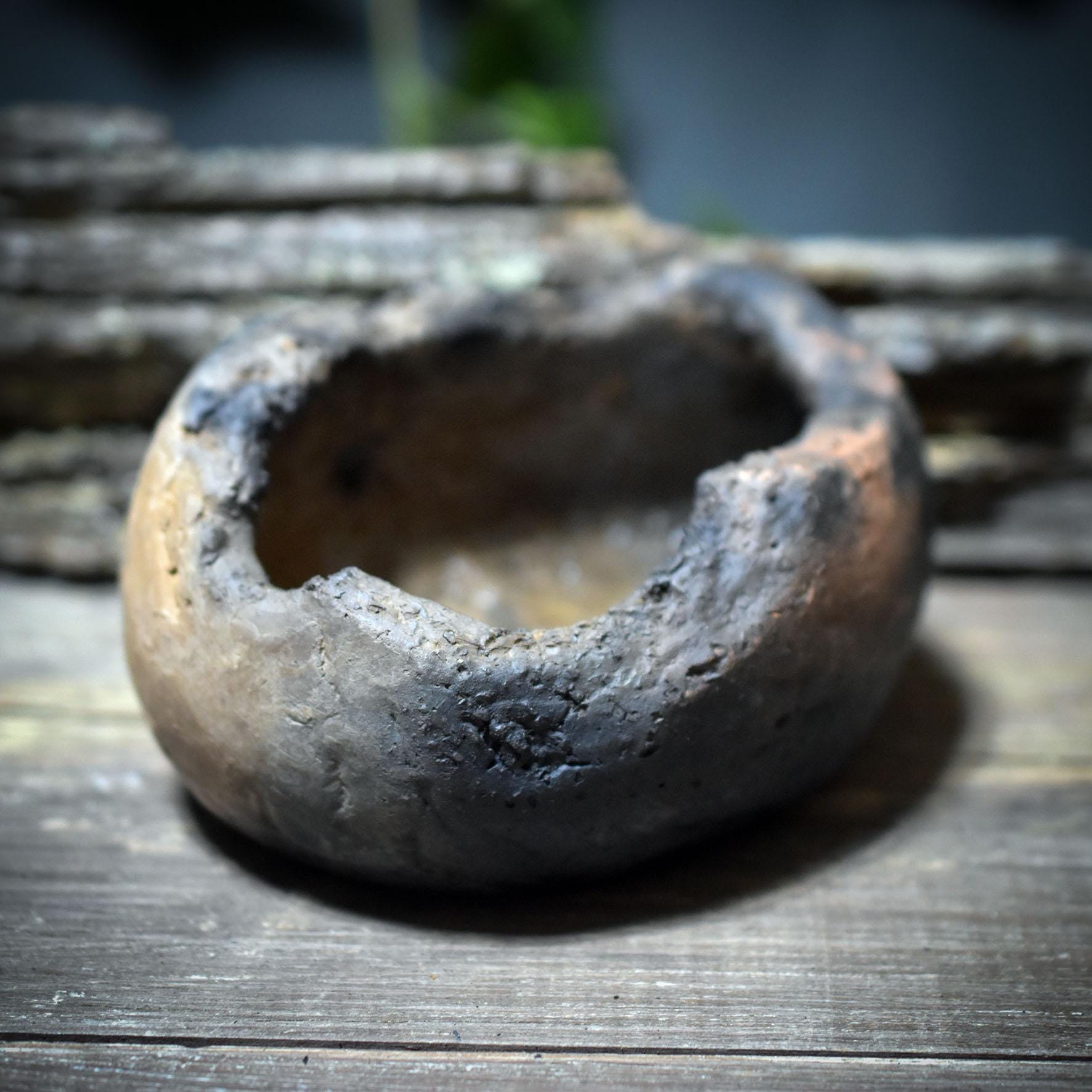 Ostara Schale – Archaisches Pflanzgefäß in Eiform aus traditionell gebranntem Ton - FRO042