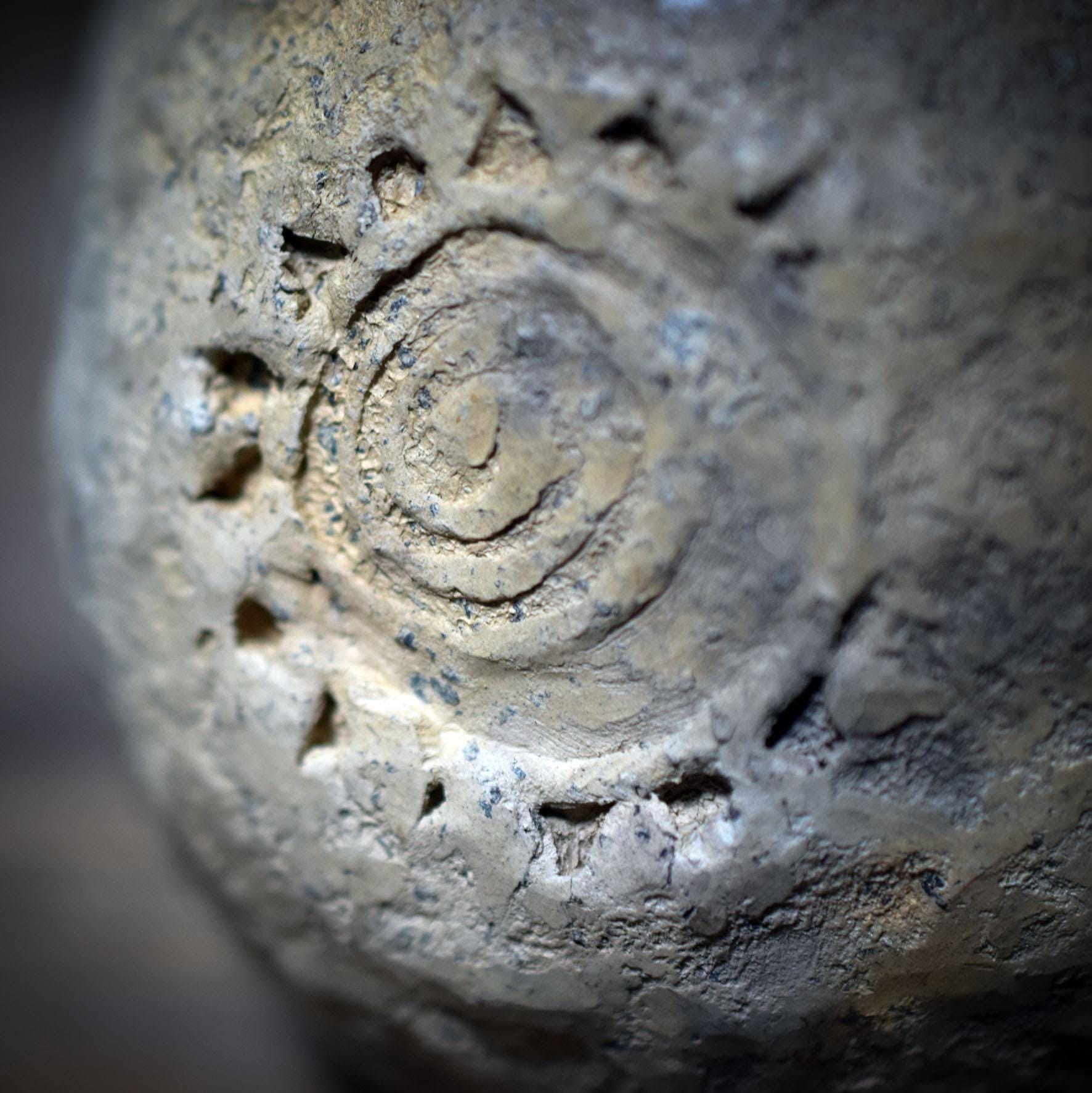 Wunschhüter Sonne & Mond – Archaisches Ritualobjekt aus traditionell gebranntem Ton - WSH012