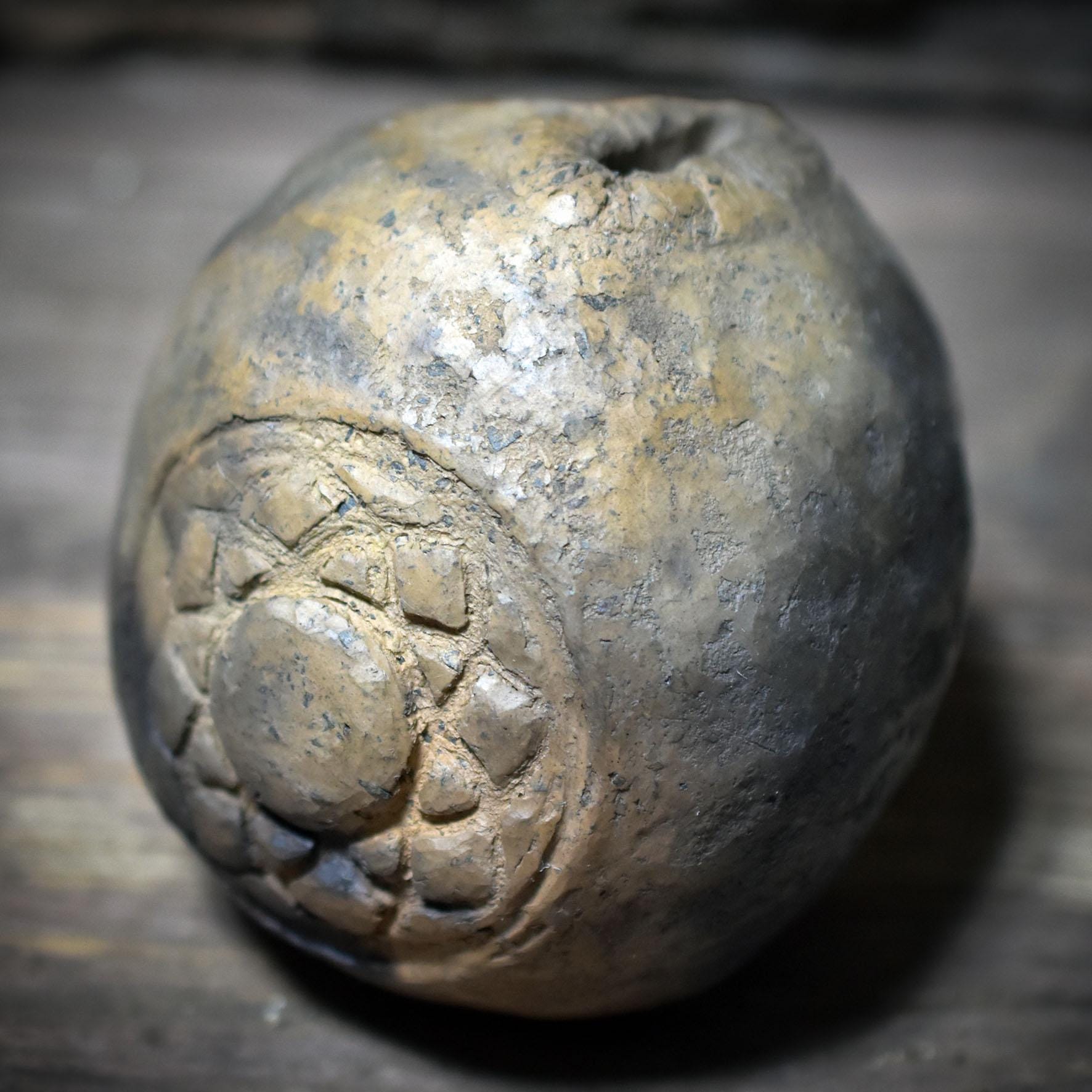 Wunschhüter Mandala – Archaisches Ritualobjekt aus traditionell gebranntem Ton - WSH013