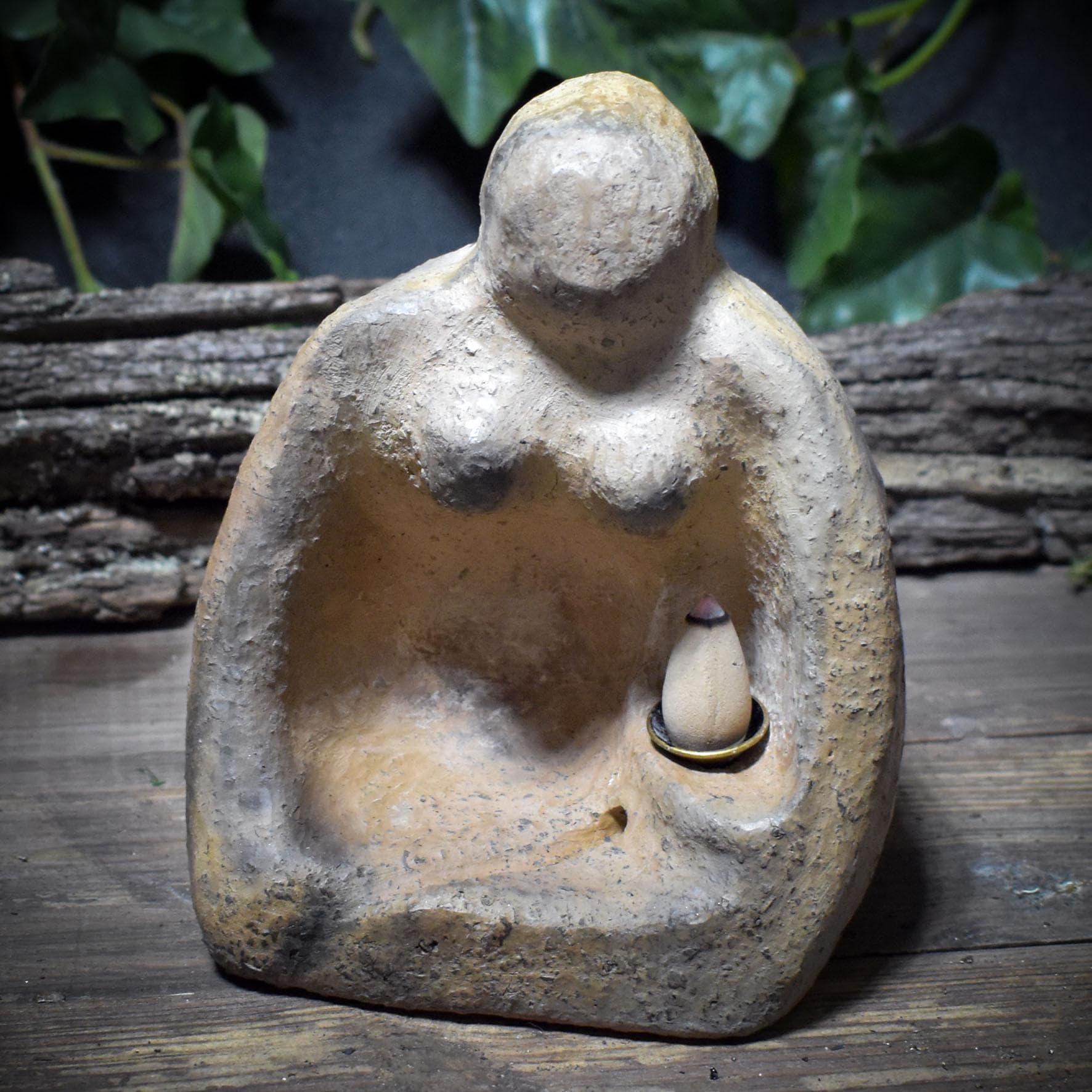 Mutter Erde – Schale des Gebens - Gabenschale aus traditionell gebranntem Ton zu Ehren von Mutter Erde - RÄH047