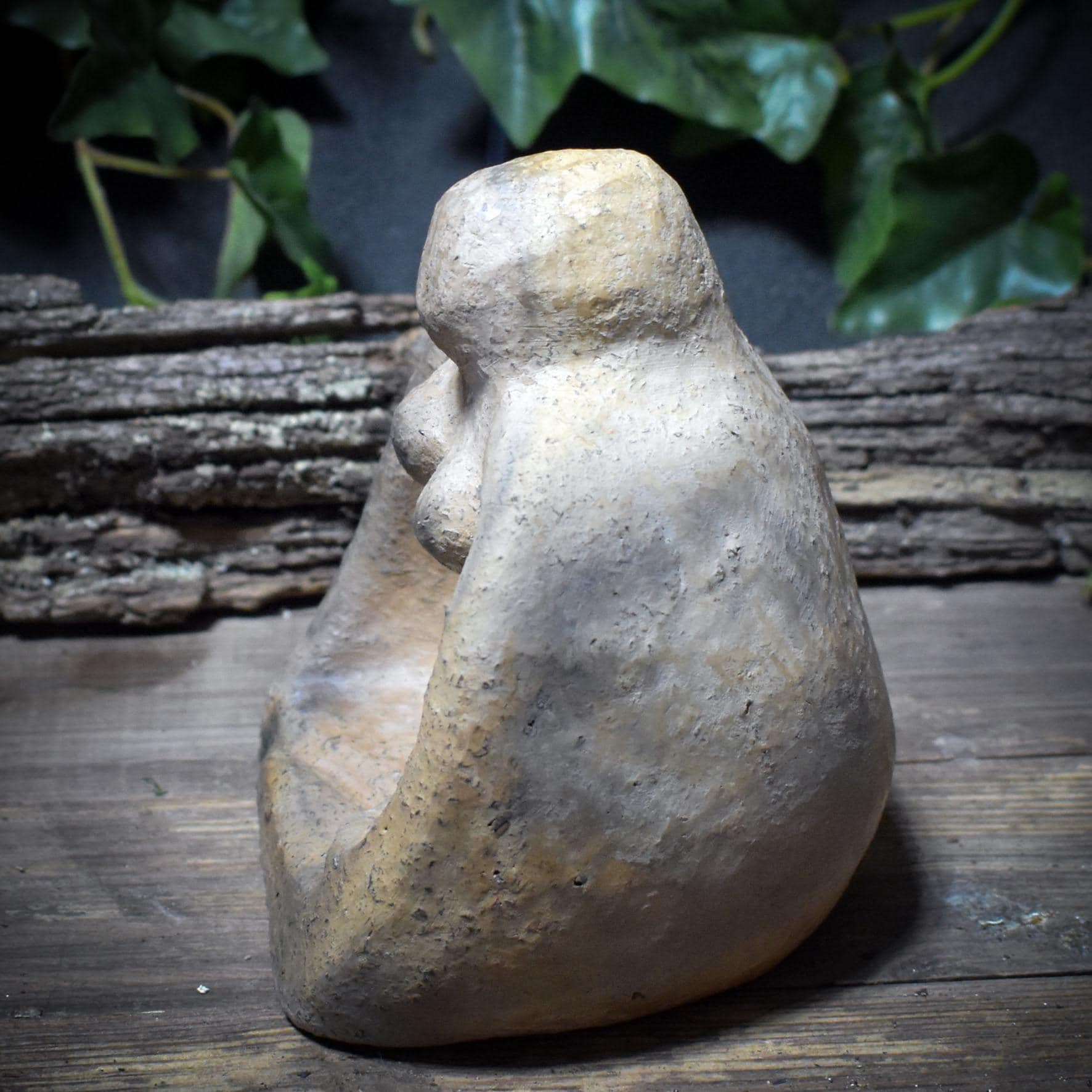 Mutter Erde – Schale des Gebens - Gabenschale aus traditionell gebranntem Ton zu Ehren von Mutter Erde - RÄH047