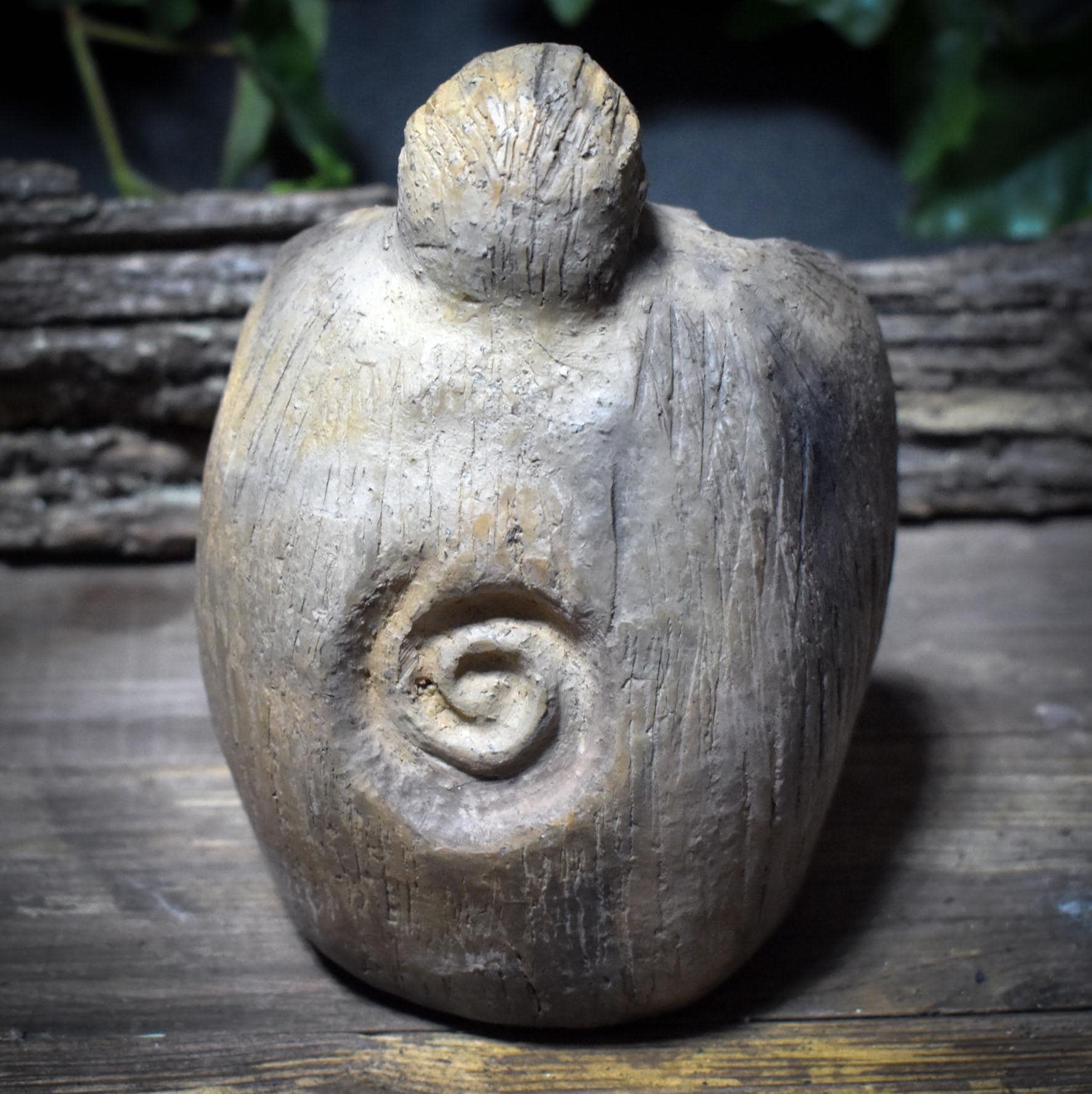 Mutter Erde – Schale des Gebens - Gabenschale aus traditionell gebranntem Ton zu Ehren von Mutter Erde - RÄH048