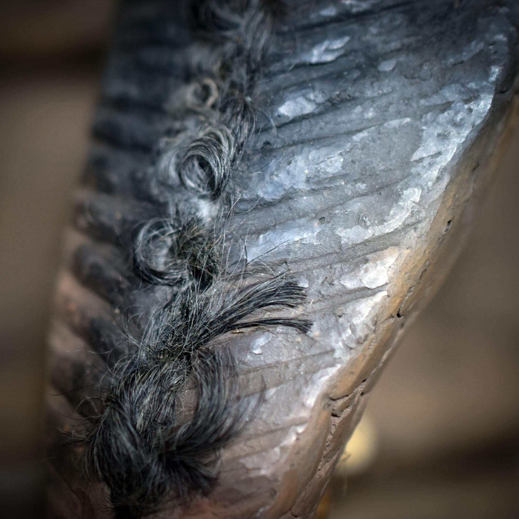 Ritualstab Eye Idol – Rauchbrandkunst & archaische Naturkraft - kraftvolles Ritualwerkzeug aus Ton und Holz - RST044