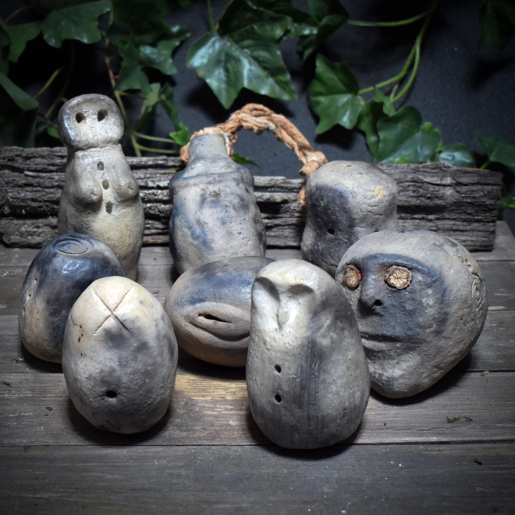 Archaische Handrasseln aus Ton – Wähle deine persönliche Ritualrassel - SRA083