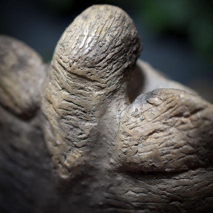 Schutzengel Rückfluss-Räucherkegelhalter aus traditionell gebranntem Ton – archaisches Ritualobjekt für Schutz & stille Einkehr - RÄH051