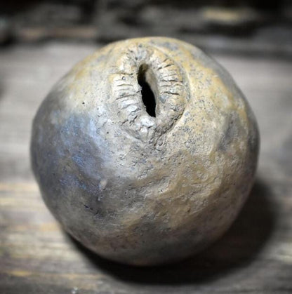 Wunschhüter aus Rauchbrand-Ton – archaische Ritualform zur stillen Bewahrung von Intentionen | wähle deinen persönlichen Begleiter - WHI001