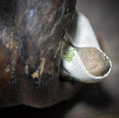 Geborgen – Das gepuckte Kind im Schutz des Waldes - SKU223