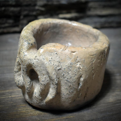 Archaische Öllampen aus traditionell gebranntem Ton – handgefertigte Rituallichter inspiriert von alten Artefakten (Designauswahl)