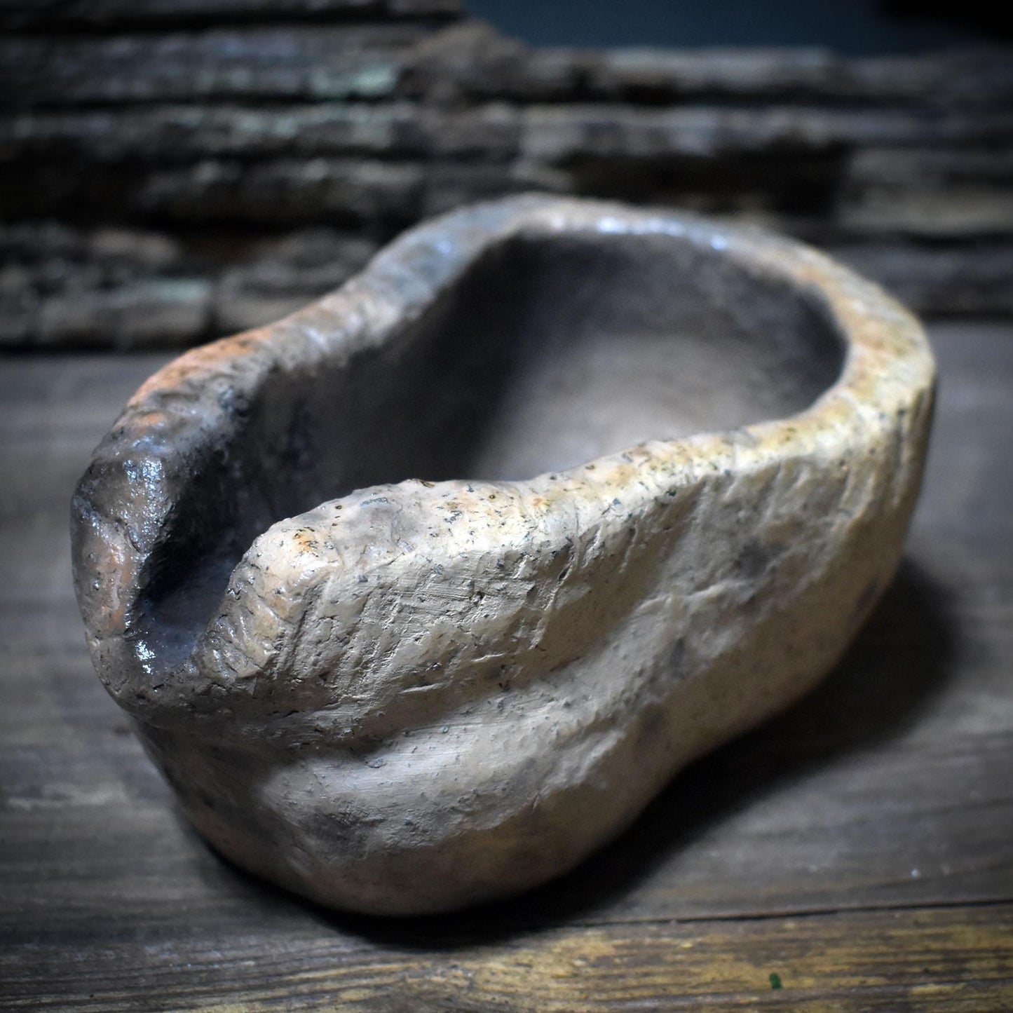 Archaische Öllampen aus traditionell gebranntem Ton – handgefertigte Rituallichter inspiriert von alten Artefakten (Designauswahl)