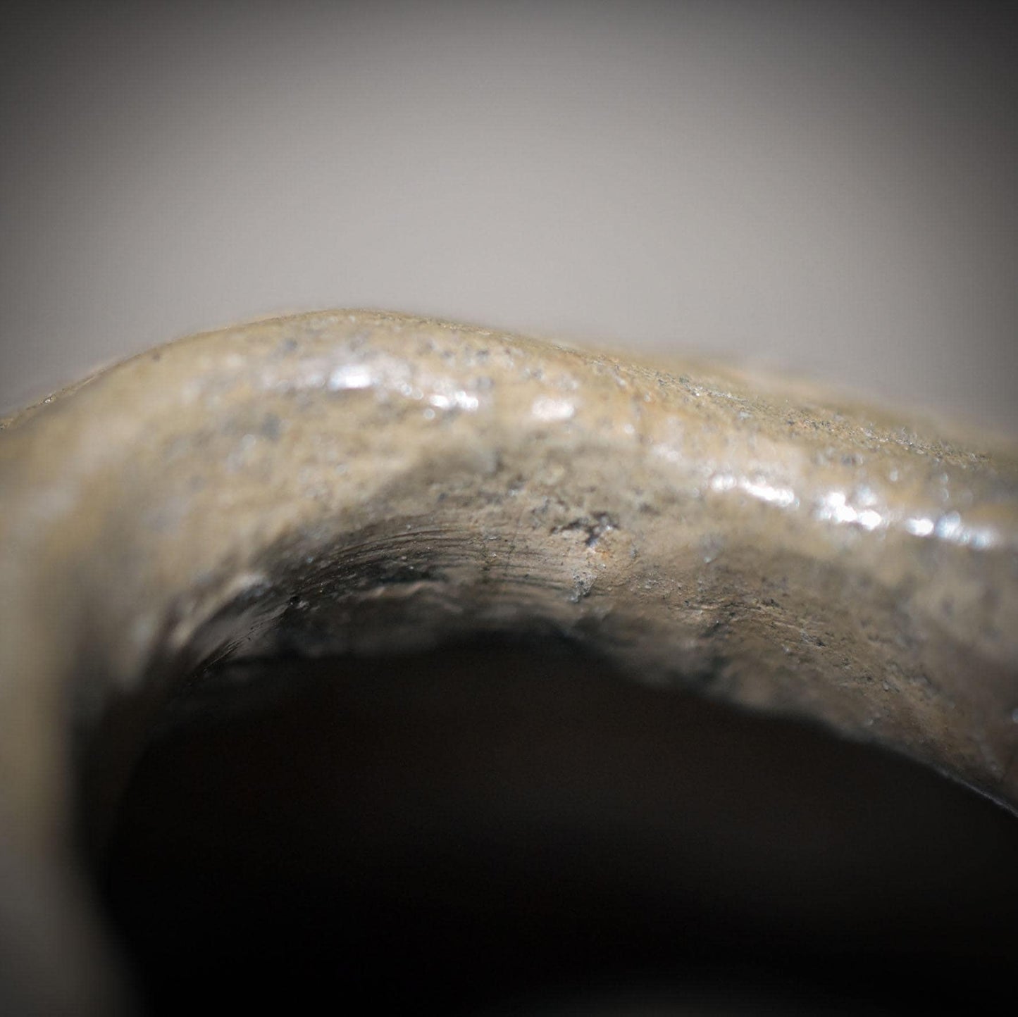 Kugelvase aus Rauchbrandton – Archaische Vase aus Ton in traditionell gebrannter Form - GEF013