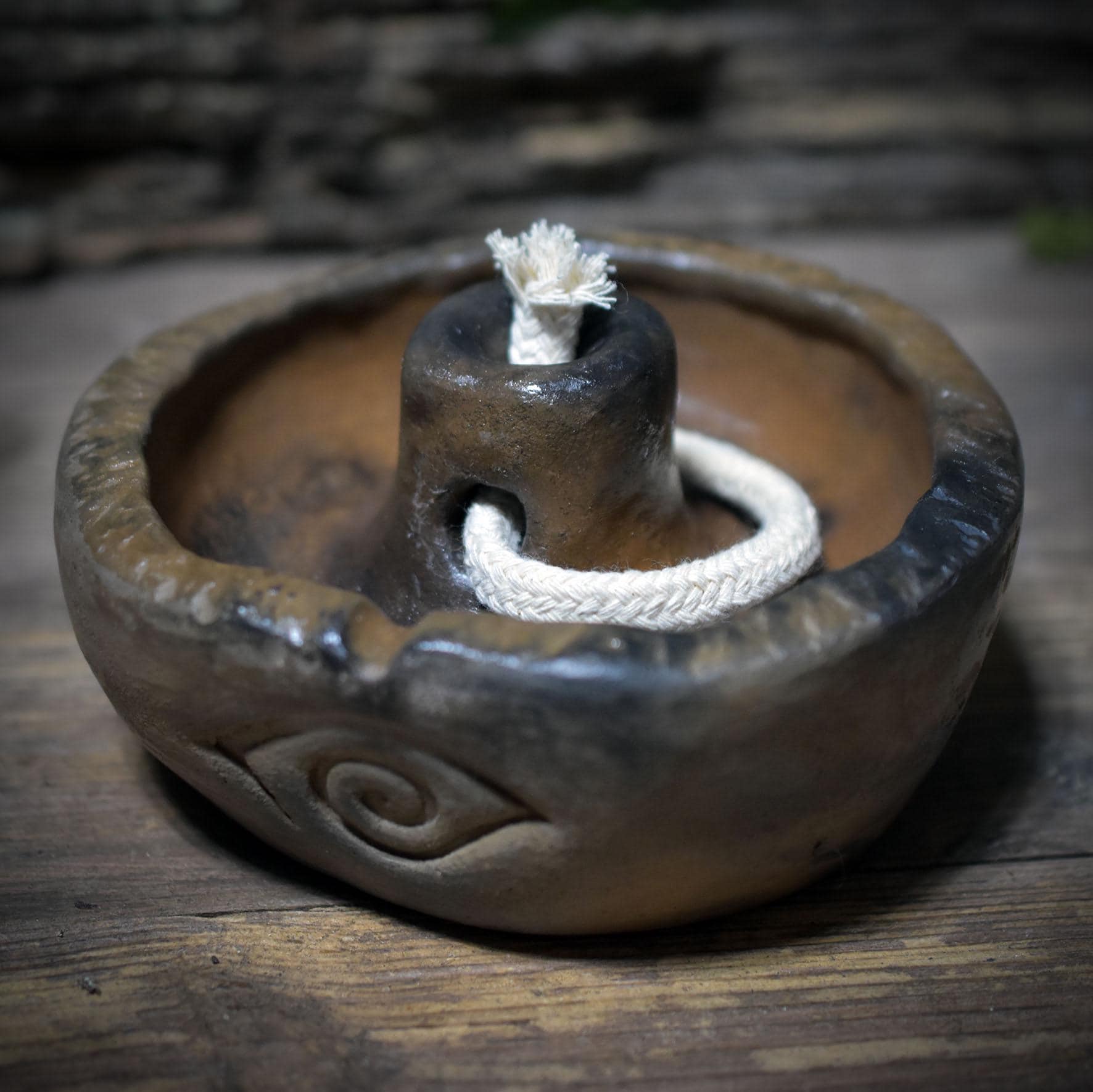 Archaische Öllampen aus traditionell gebranntem Ton – handgefertigte Rituallichter inspiriert von alten Artefakten (Designauswahl) - AÖL001