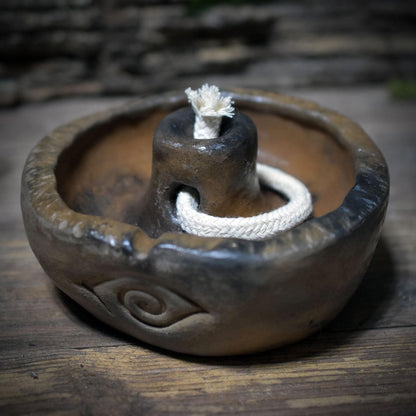 Archaische Öllampen aus traditionell gebranntem Ton – handgefertigte Rituallichter inspiriert von alten Artefakten (Designauswahl) - AÖL001