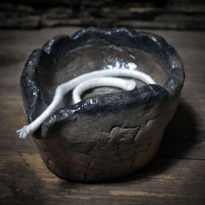 Archaische Öllampen aus traditionell gebranntem Ton – handgefertigte Rituallichter inspiriert von alten Artefakten (Designauswahl)