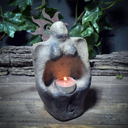 Göttin Litha Figur aus gebranntem Ton – Jahreskreis Altarfigur mit Platz für Gaben oder Teelicht zur Sommersonnenwende - SKU227