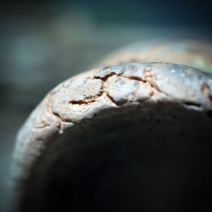 Handgeformte Ritualschale • Rauchbrand-Keramik • Symbol für Erneuerung, Naturkraft & heiligen Übergang - FRO046