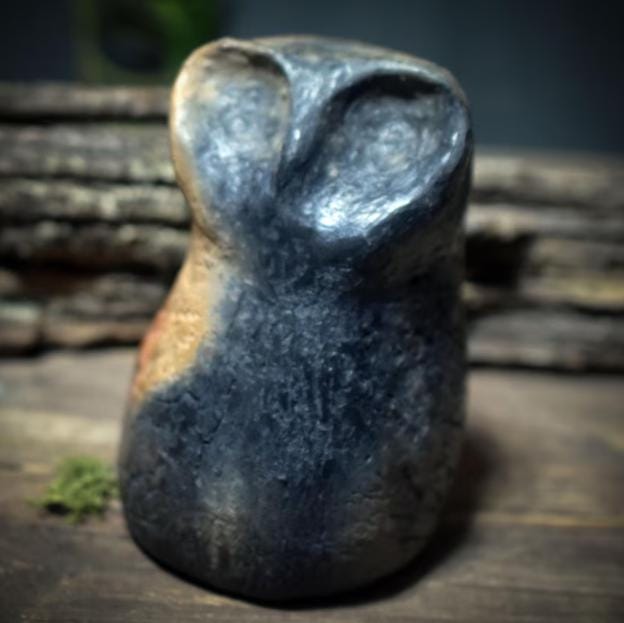 Wunschhüter aus Rauchbrand-Ton – archaische Ritualform zur stillen Bewahrung von Intentionen | wähle deinen persönlichen Begleiter - WHI001