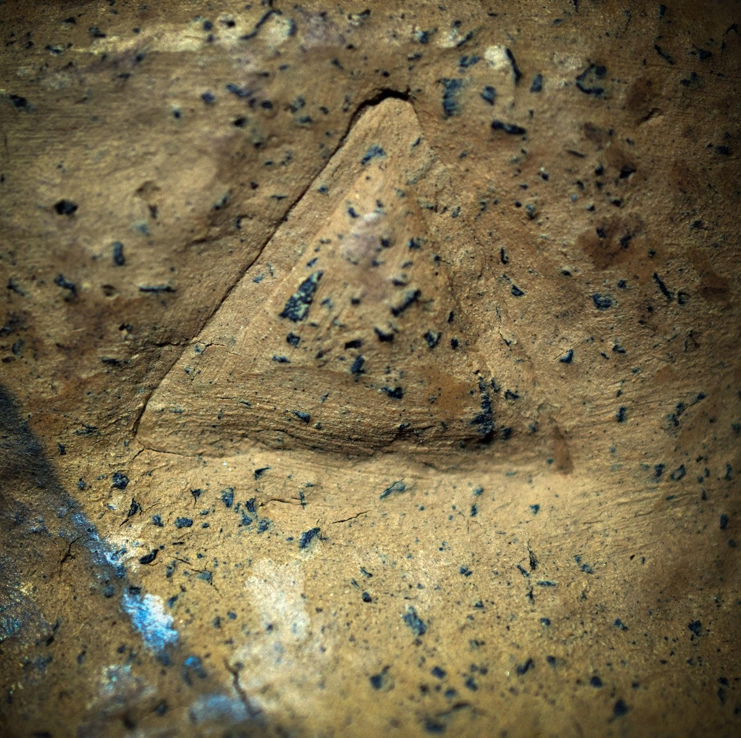 Duftlampe & Teelichthalter aus Rauchbrandton – Elementesymbole in archaischer Form - TKH026