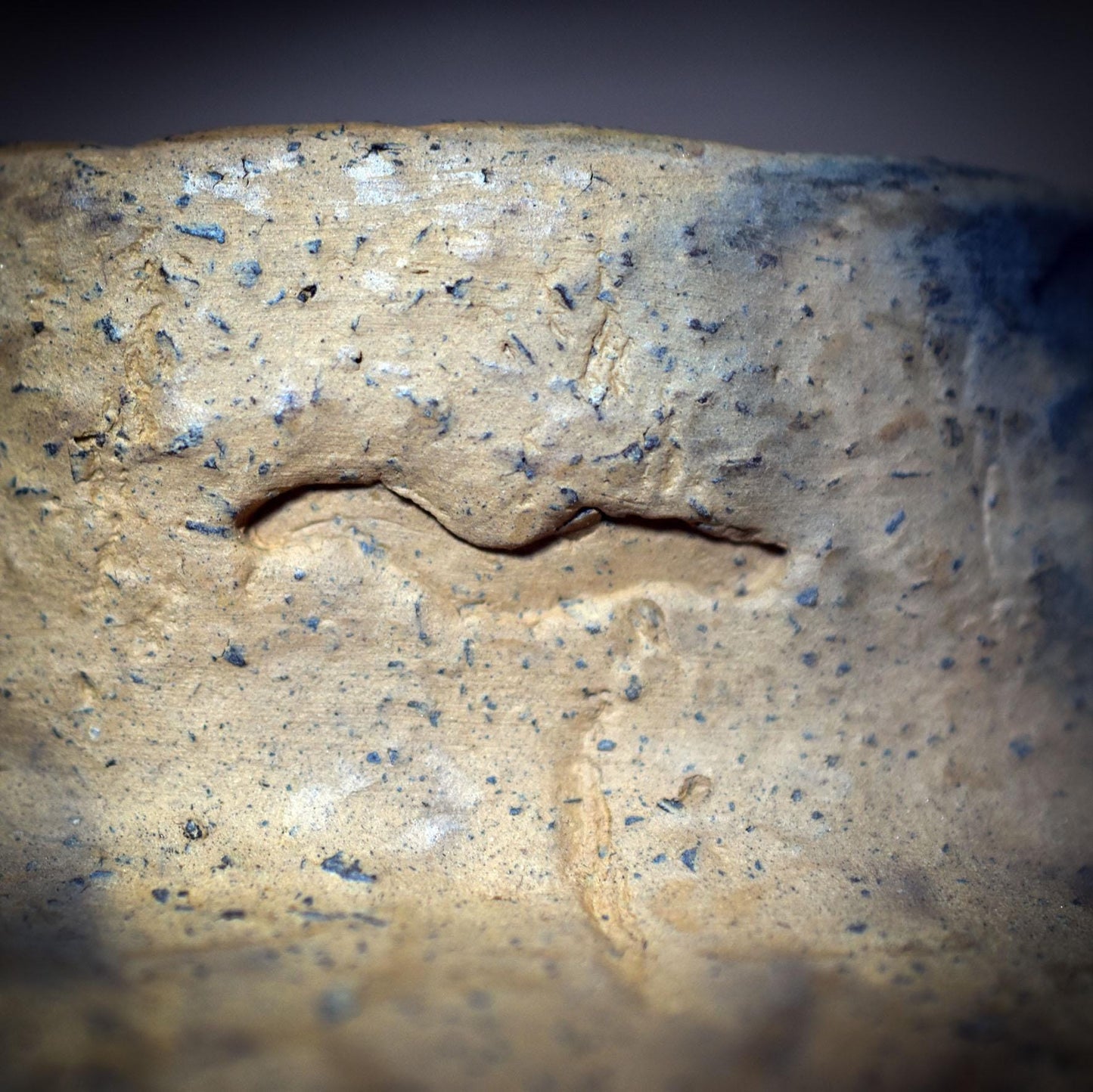 Duftlampe & Teelichthalter aus Rauchbrandton – Elementesymbole in archaischer Form - TKH026