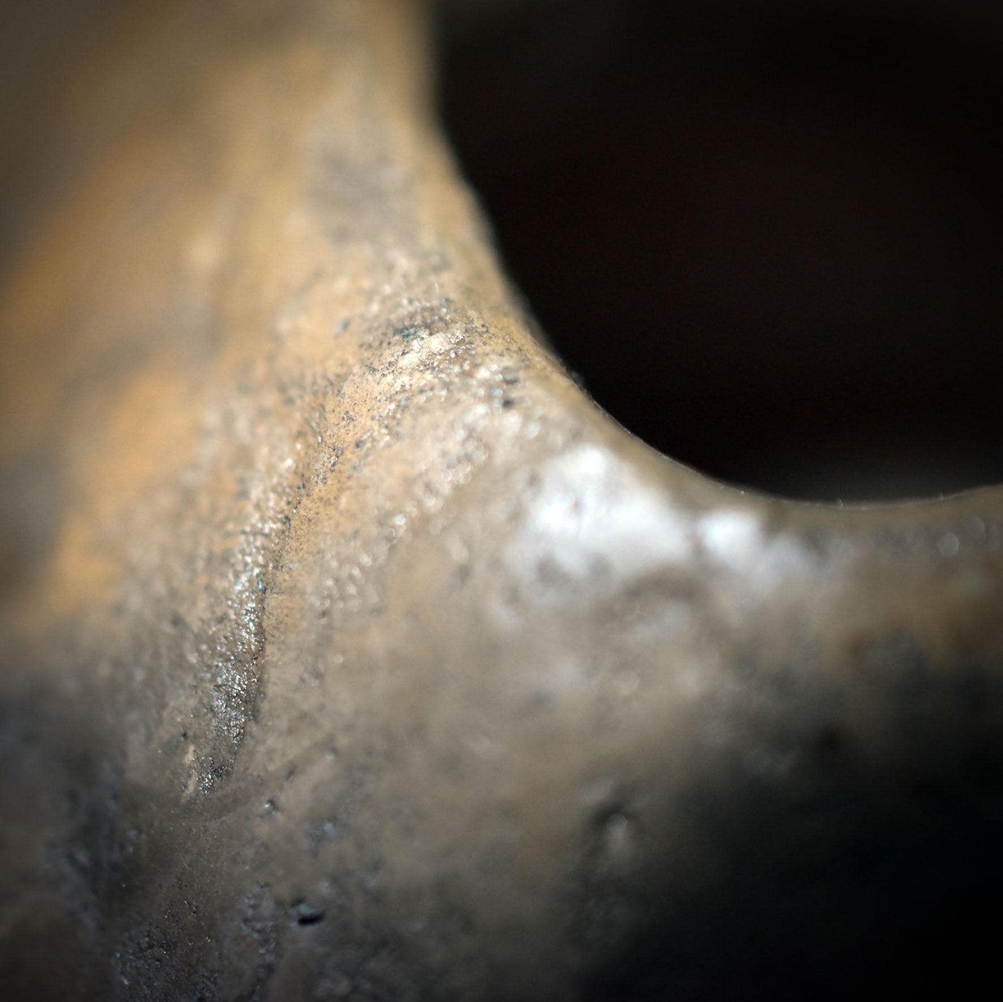 Kugelvase aus Rauchbrandton – Archaische Vase aus Ton in traditionell gebrannter Form - GEF013