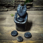 Ritualskulptur aus Rauchbrandton mit vier Symbolsteinen - SKU192