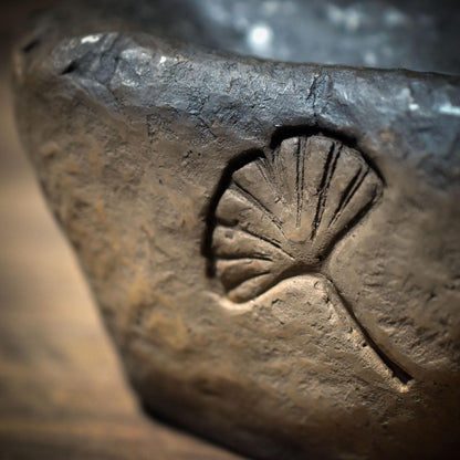 Wunschhüter aus Rauchbrand-Ton – archaische Ritualform zur stillen Bewahrung von Intentionen | wähle deinen persönlichen Begleiter - WHI001