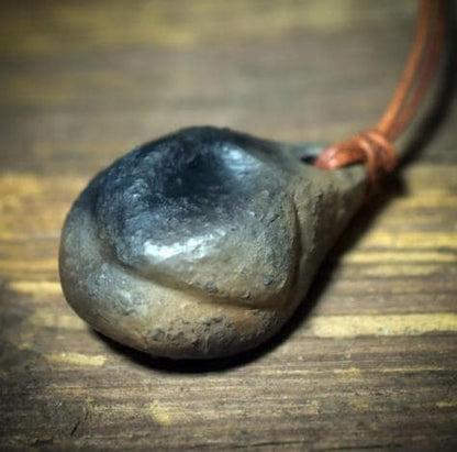 Vagus Stein Amulett aus Rauchbrandton – archaischer Reisestein für Erdung, Atem & Selbstregulation - VSA001