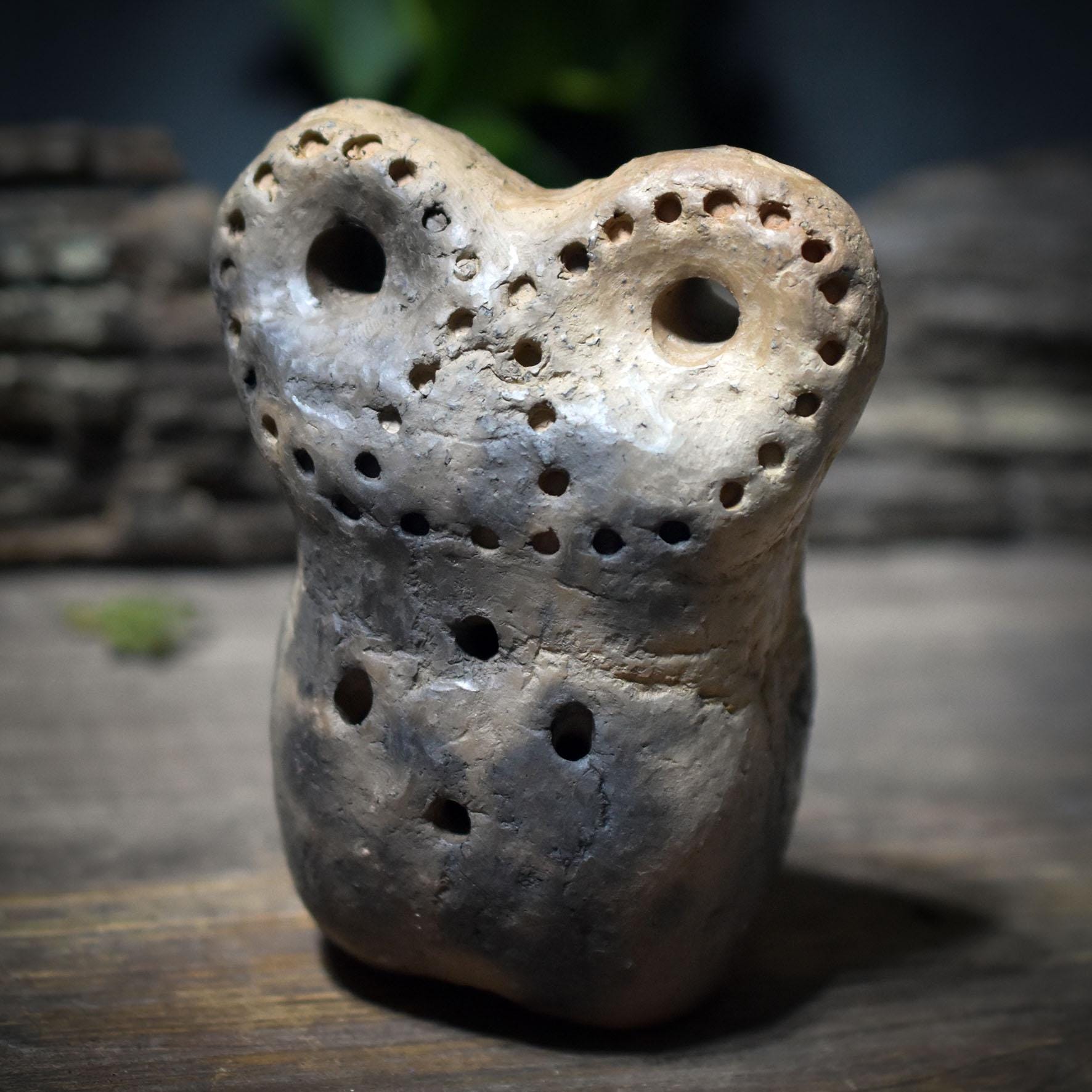 Archaische Handrasseln aus Ton – Wähle deine persönliche Ritualrassel - SRA083
