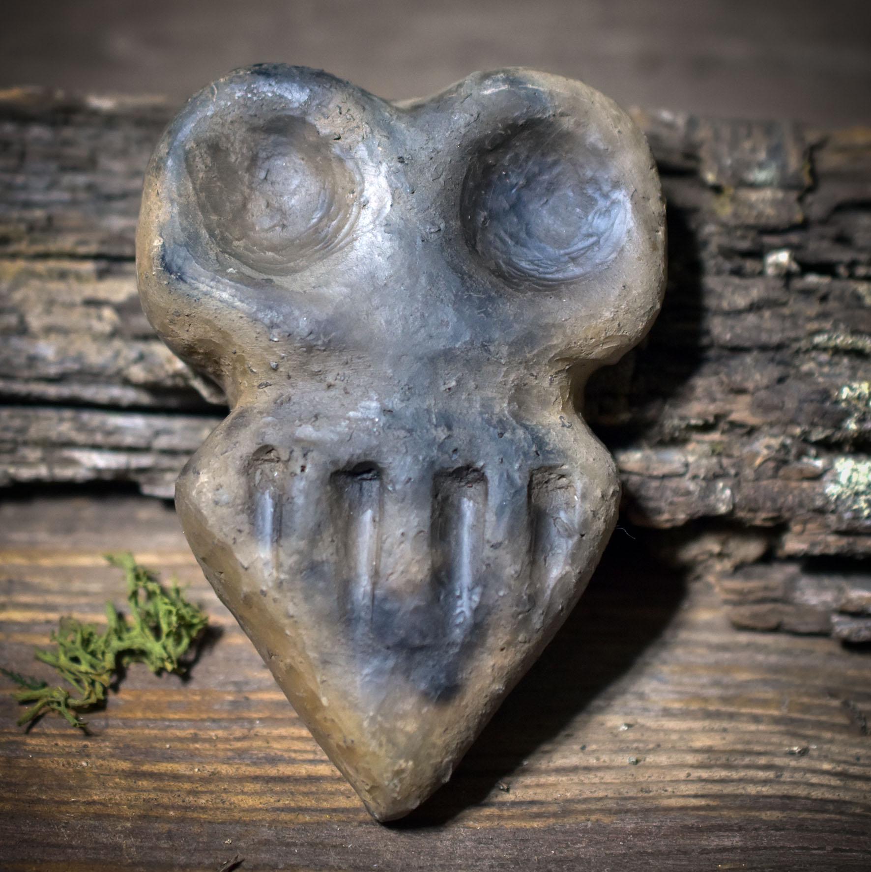 Taschenwächter – archaischer Begleiter | Eye Idol inspiriertes Keramikobjekt | Taschenbegleiter für Schutz & Achtsamkeit TWE001