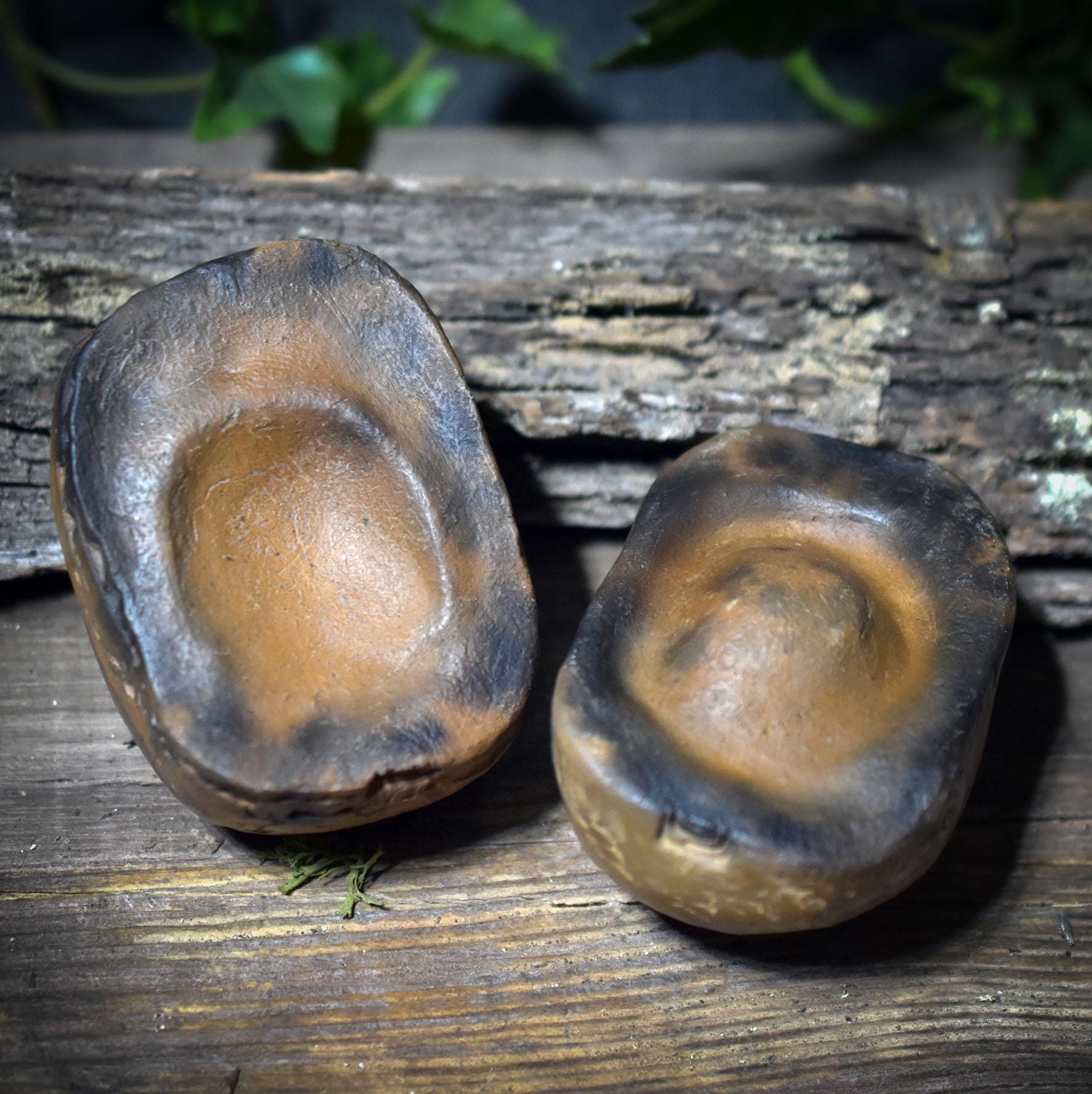 Erdkern aus Rauchbrandton – zweiteiliger Handstein für Selbstregulation, Erdung & achtsame Berührung ERK001