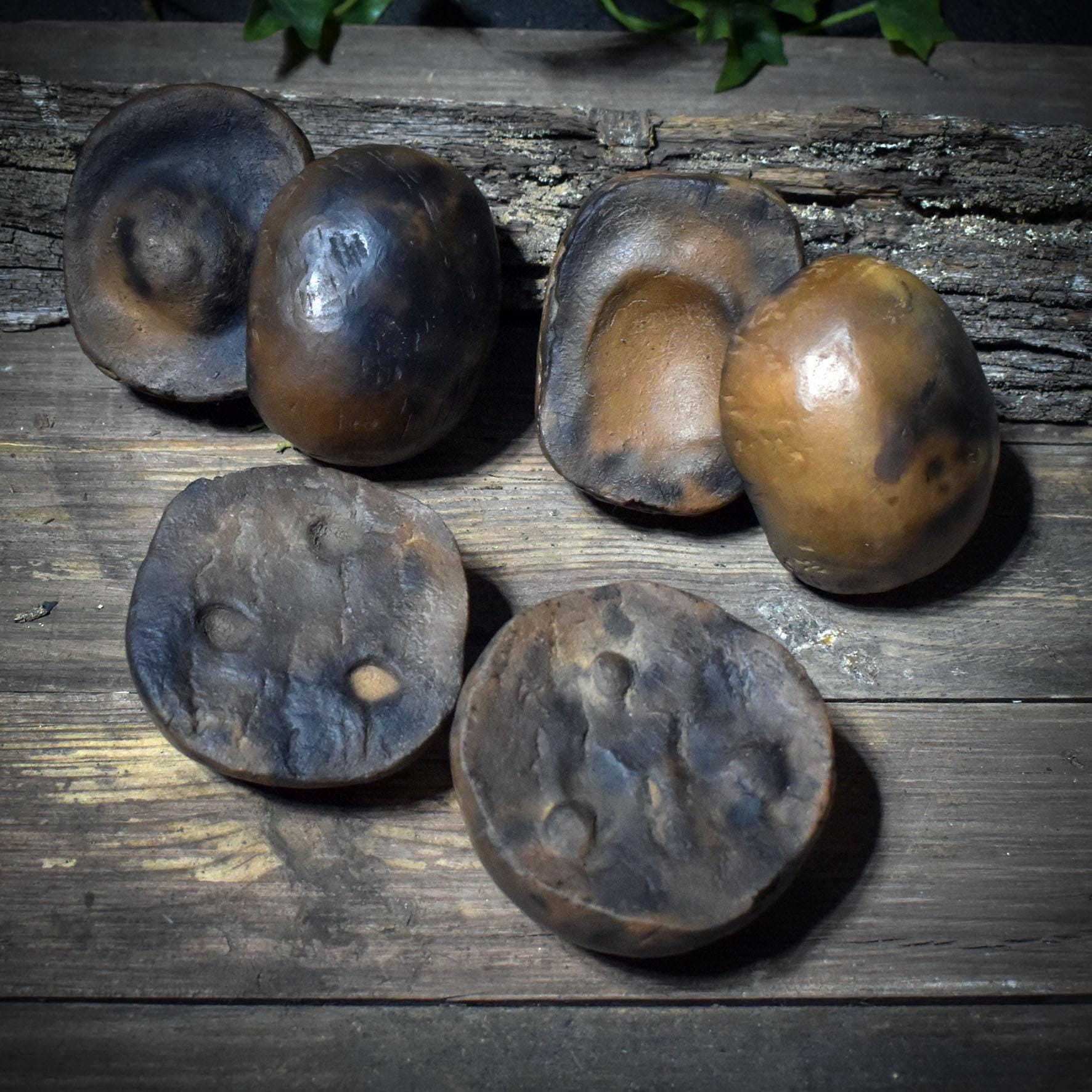 Erdkern aus Rauchbrandton – zweiteiliger Handstein für Selbstregulation, Erdung & achtsame Berührung ERK001