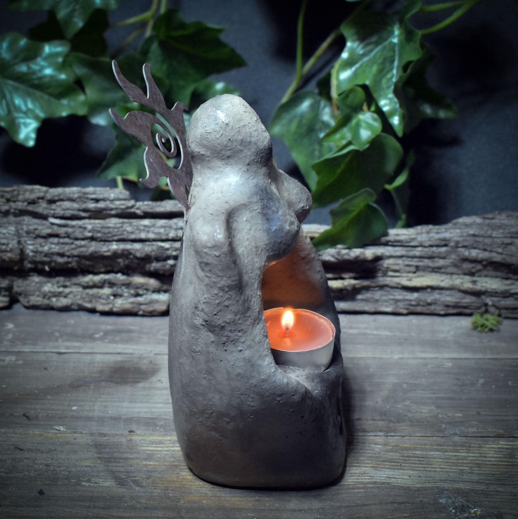 Göttin Litha Figur aus gebranntem Ton – Jahreskreis Altarfigur mit Platz für Gaben oder Teelicht zur Sommersonnenwende - SKU227