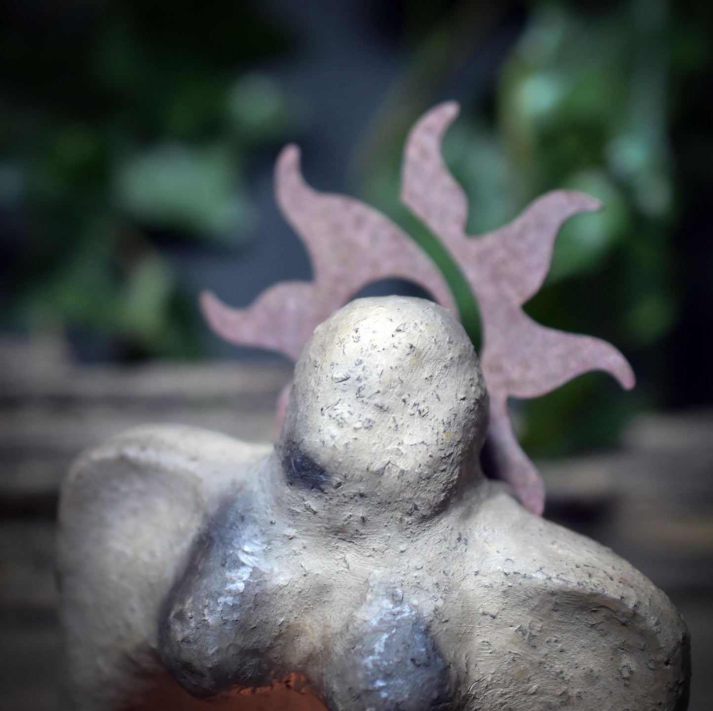 Göttin Litha Figur aus gebranntem Ton – Jahreskreis Altarfigur mit Platz für Gaben oder Teelicht zur Sommersonnenwende - SKU227