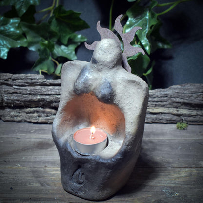 Göttin Litha Figur aus gebranntem Ton – Jahreskreis Altarfigur mit Platz für Gaben oder Teelicht zur Sommersonnenwende - SKU227