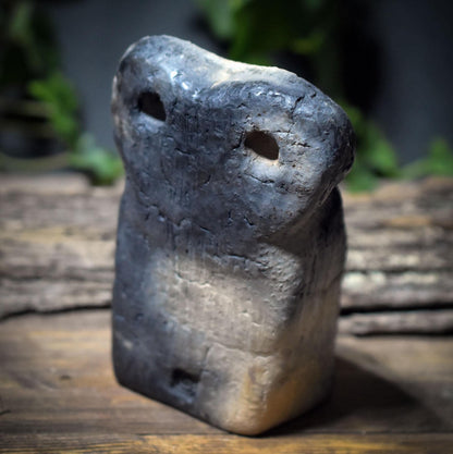 Eye Idol Skulptur nach Tel Brak – archaische Tonfigur mit wachsamen Augen SKU233