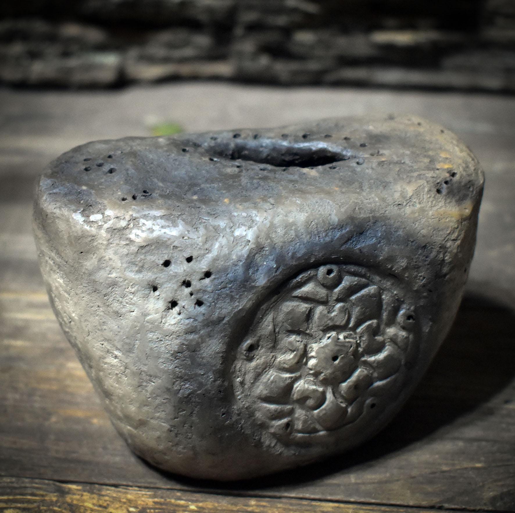 Wunschhüter aus Rauchbrand-Ton – archaische Ritualform zur stillen Bewahrung von Intentionen | wähle deinen persönlichen Begleiter - WHI001
