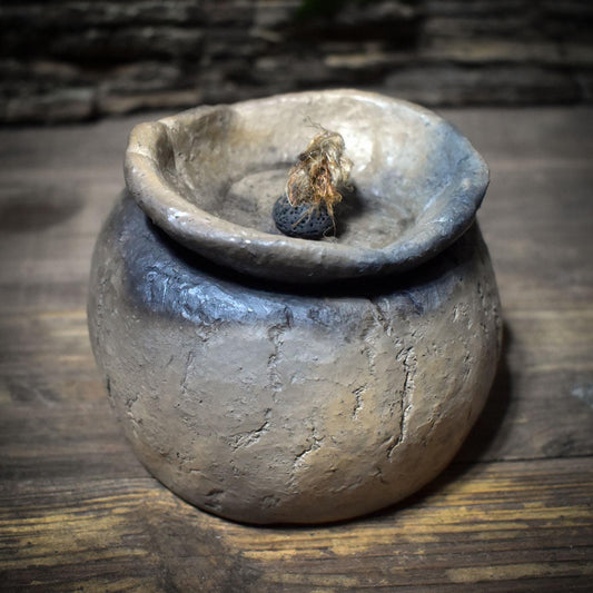 Ritualgefäß aus Rauchbrandton mit Deckel – archaisches Tongefäß zur Aufbewahrung - GEF14