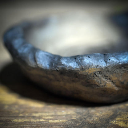 Kleine Schale mit Sehendes Auge Symbol – archaische Keramik aus traditionell gebranntem Ton