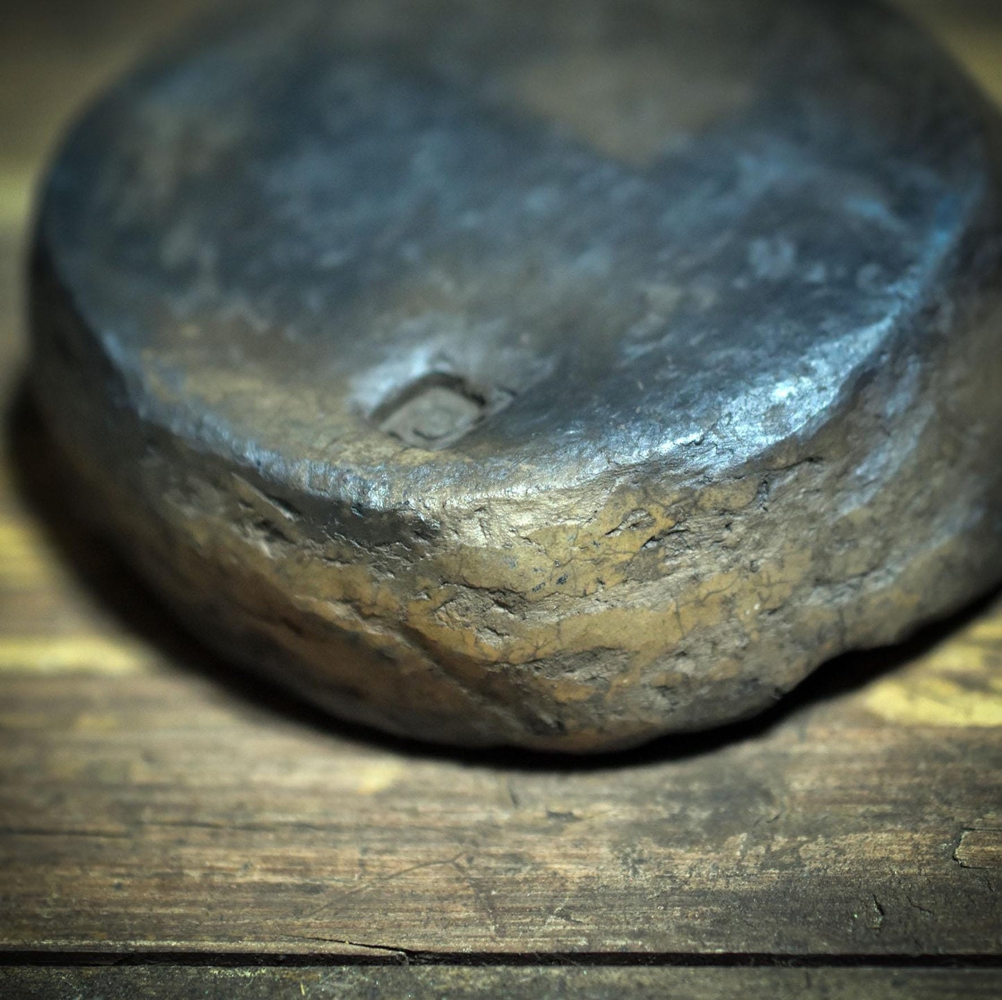 Kleine Schale mit Sehendes Auge Symbol – archaische Keramik aus traditionell gebranntem Ton