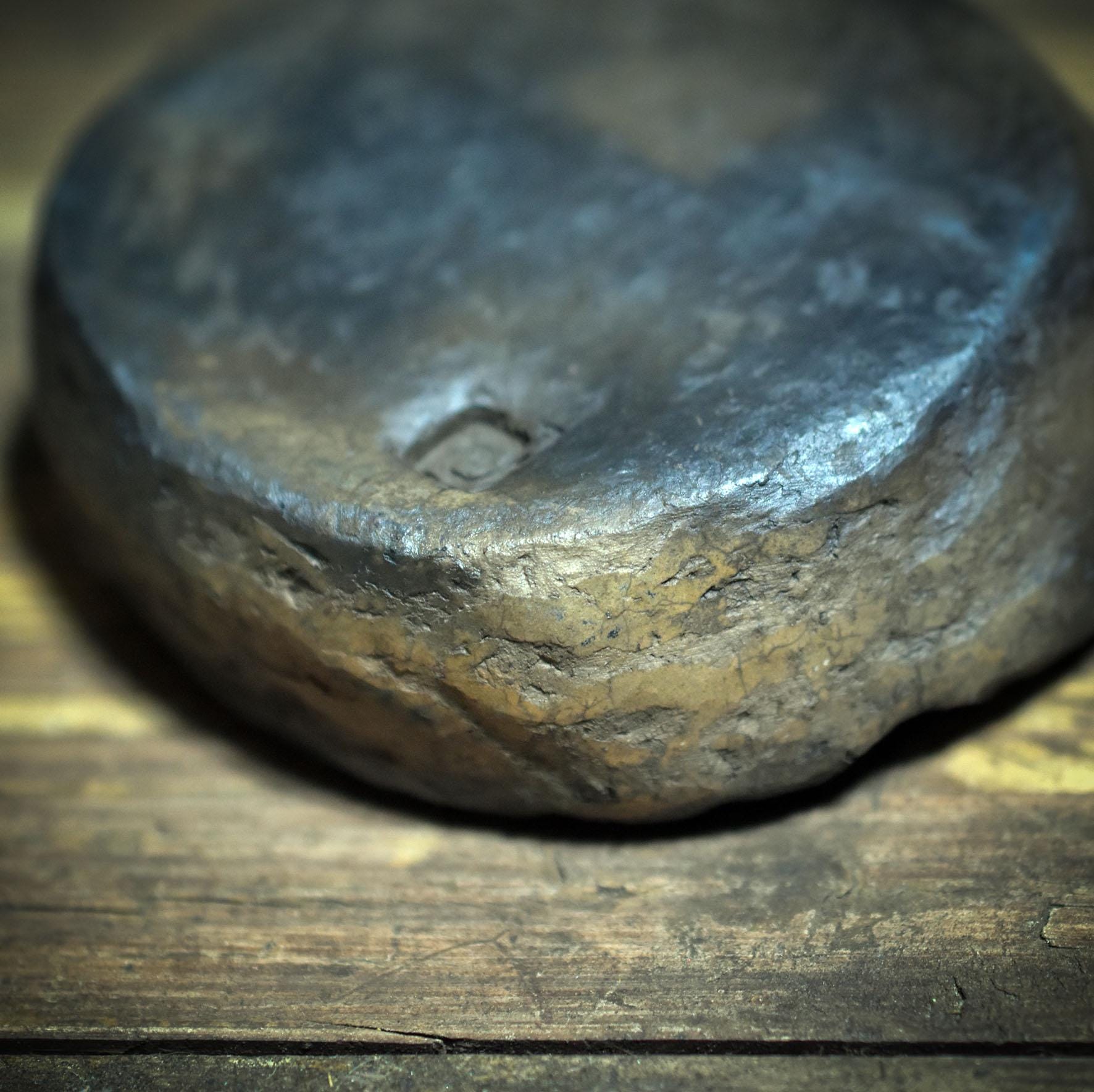 Kleine Schale mit Sehendes Auge Symbol – archaische Keramik aus traditionell gebranntem Ton