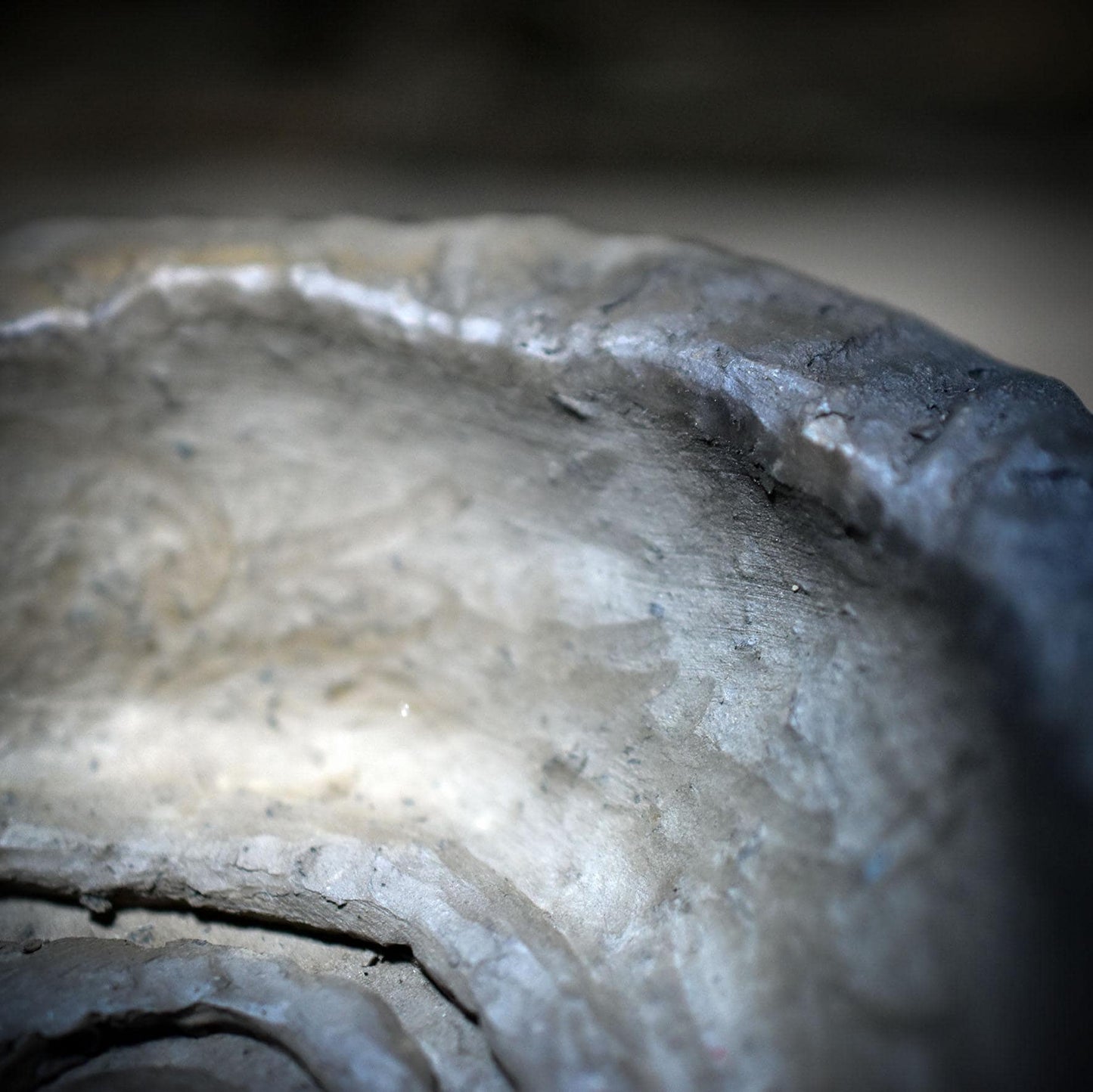 Kleine Schale mit Sehendes Auge Symbol – archaische Keramik aus traditionell gebranntem Ton