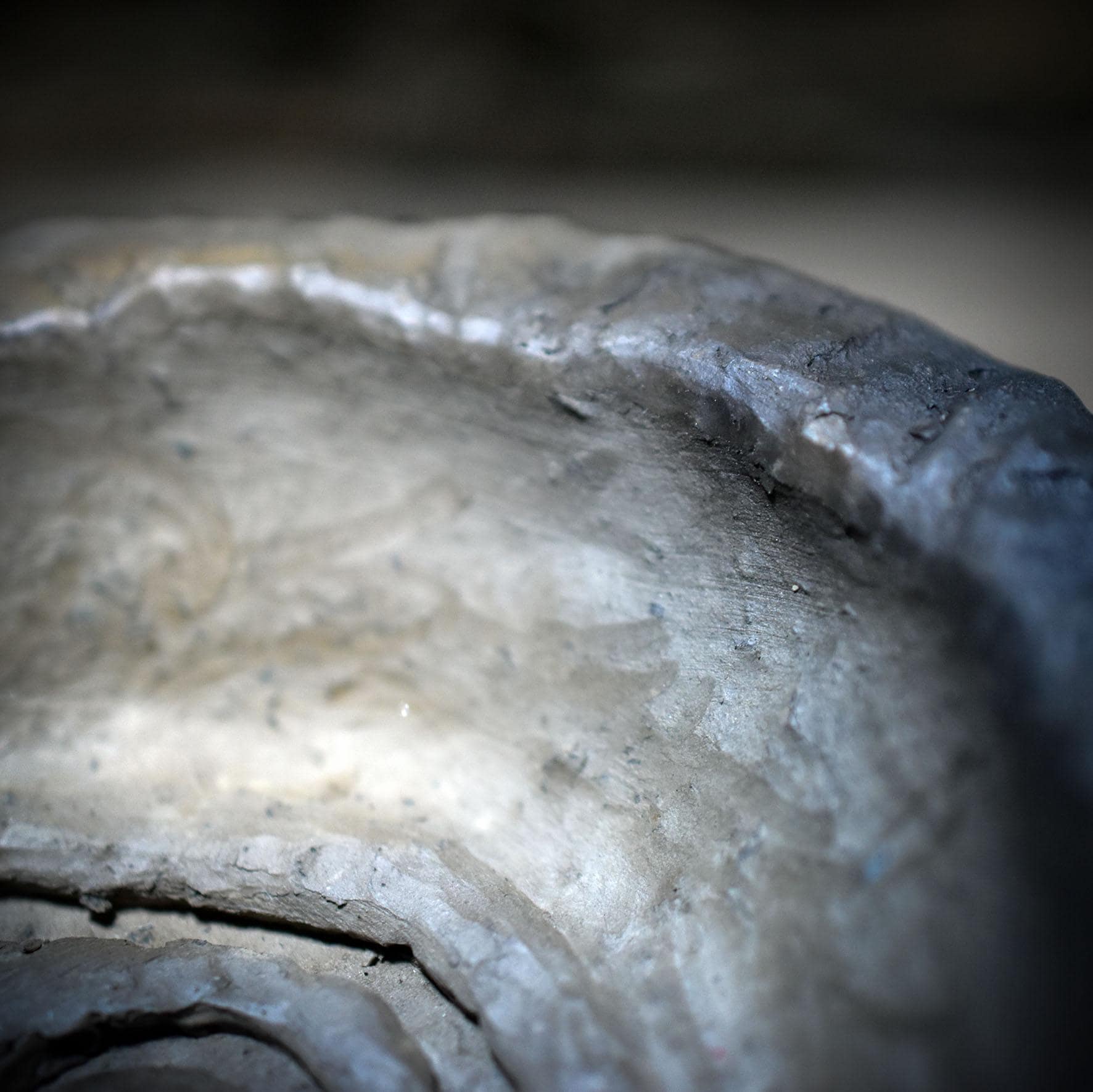 Kleine Schale mit Sehendes Auge Symbol – archaische Keramik aus traditionell gebranntem Ton