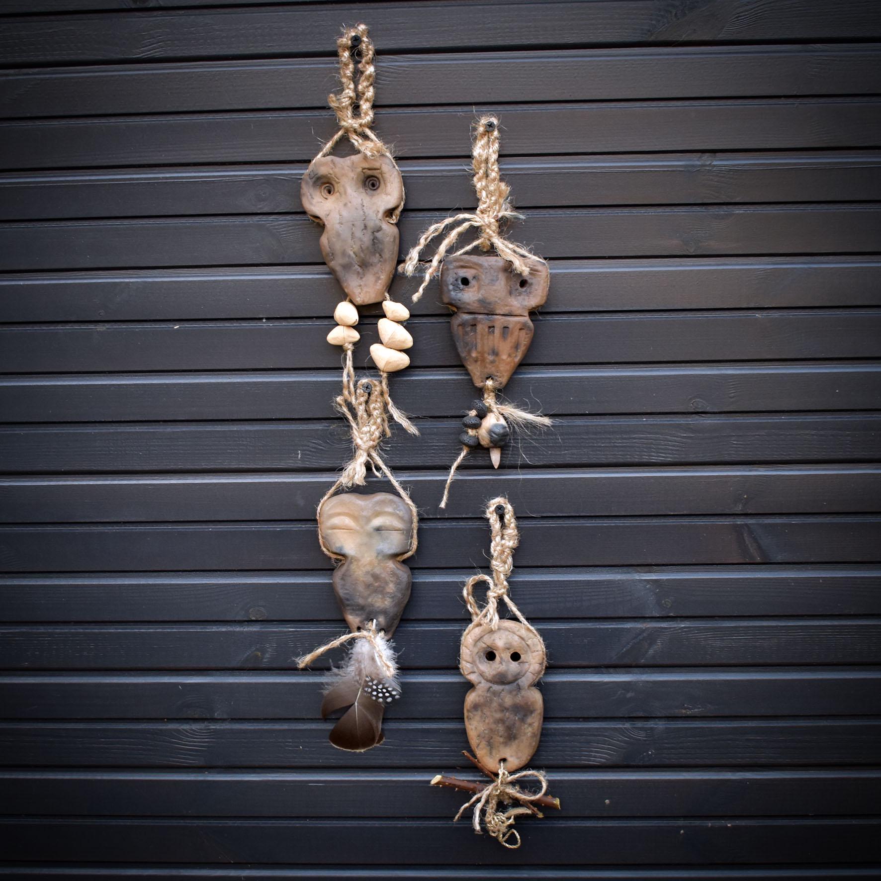 Seelenfenster aus Rauchbrandton – archaisches Wandobjekt mit Naturmaterial – Schutz • Trost • Vertrauen • Stärke – spirituelle Deko HEX039