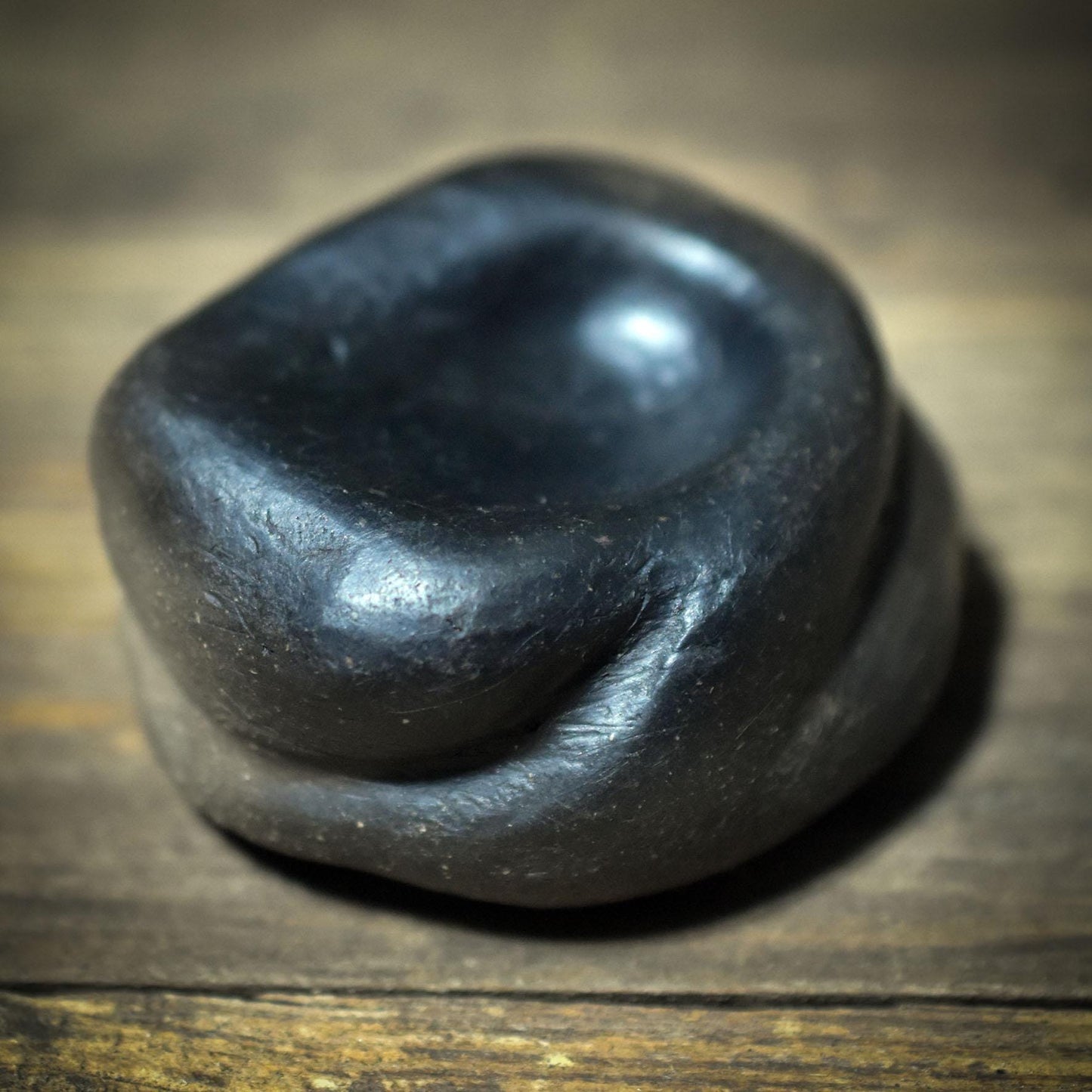 Vagus Stein aus Rauchbrandton – archaischer Handstein für Selbstregulation, Erdung & Achtsamkeit für Erwachsene - VSE001