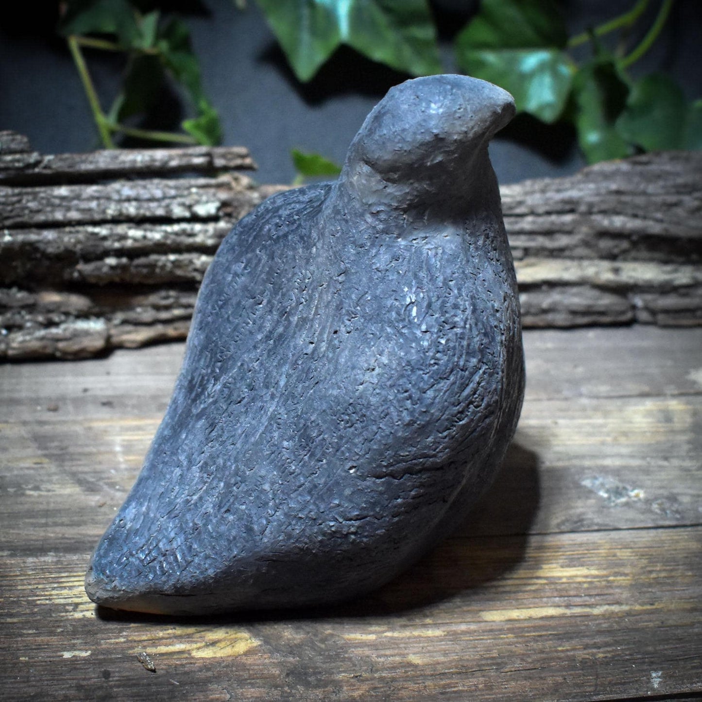 Krafttier Taube Skulptur aus Ton – Symbol für Frieden, Sanftheit und Verbindung SKU234