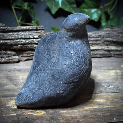 Krafttier Taube Skulptur aus Ton – Symbol für Frieden, Sanftheit und Verbindung SKU234