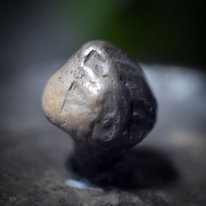 Ritualgefäß mit Deckel aus Rauchbrandton – archaisches Tongefäß für Altar & Aufbewahrung - GEF016