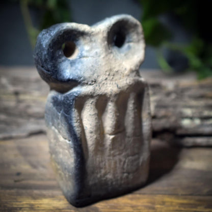 Eye Idol Skulptur nach Tel Brak – archaische Tonfigur mit wachsamen Augen SKU233