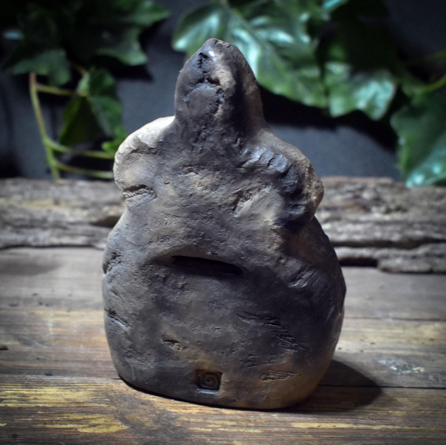 Wunschhüter aus Rauchbrand-Ton – archaische Ritualform zur stillen Bewahrung von Intentionen | wähle deinen persönlichen Begleiter - WHI001